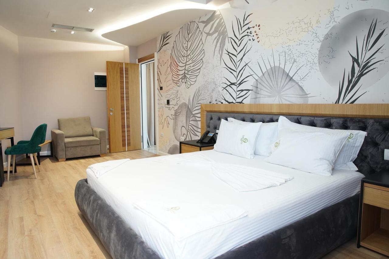 Lord Hotel Tirana Vorë Esterno foto