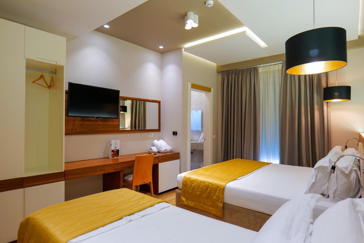 Lord Hotel Tirana Vorë Esterno foto