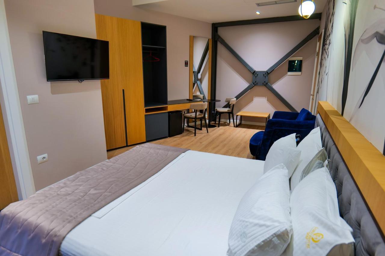 Lord Hotel Tirana Vorë Esterno foto