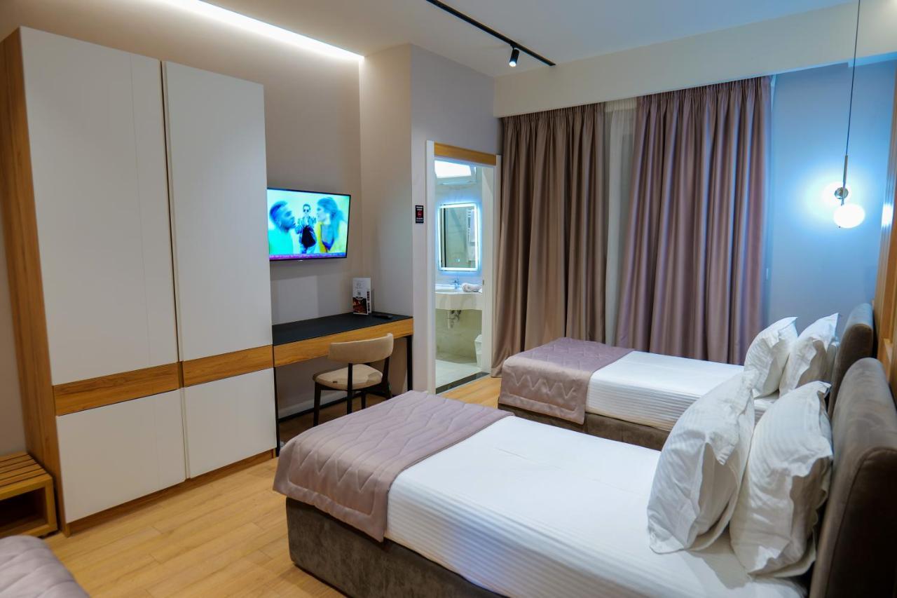 Lord Hotel Tirana Vorë Esterno foto