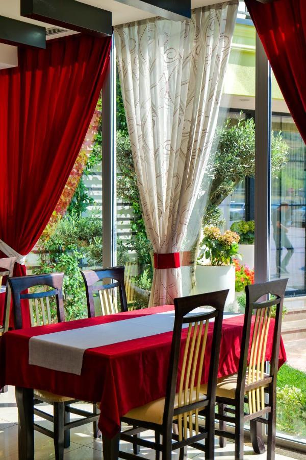 Lord Hotel Tirana Vorë Esterno foto