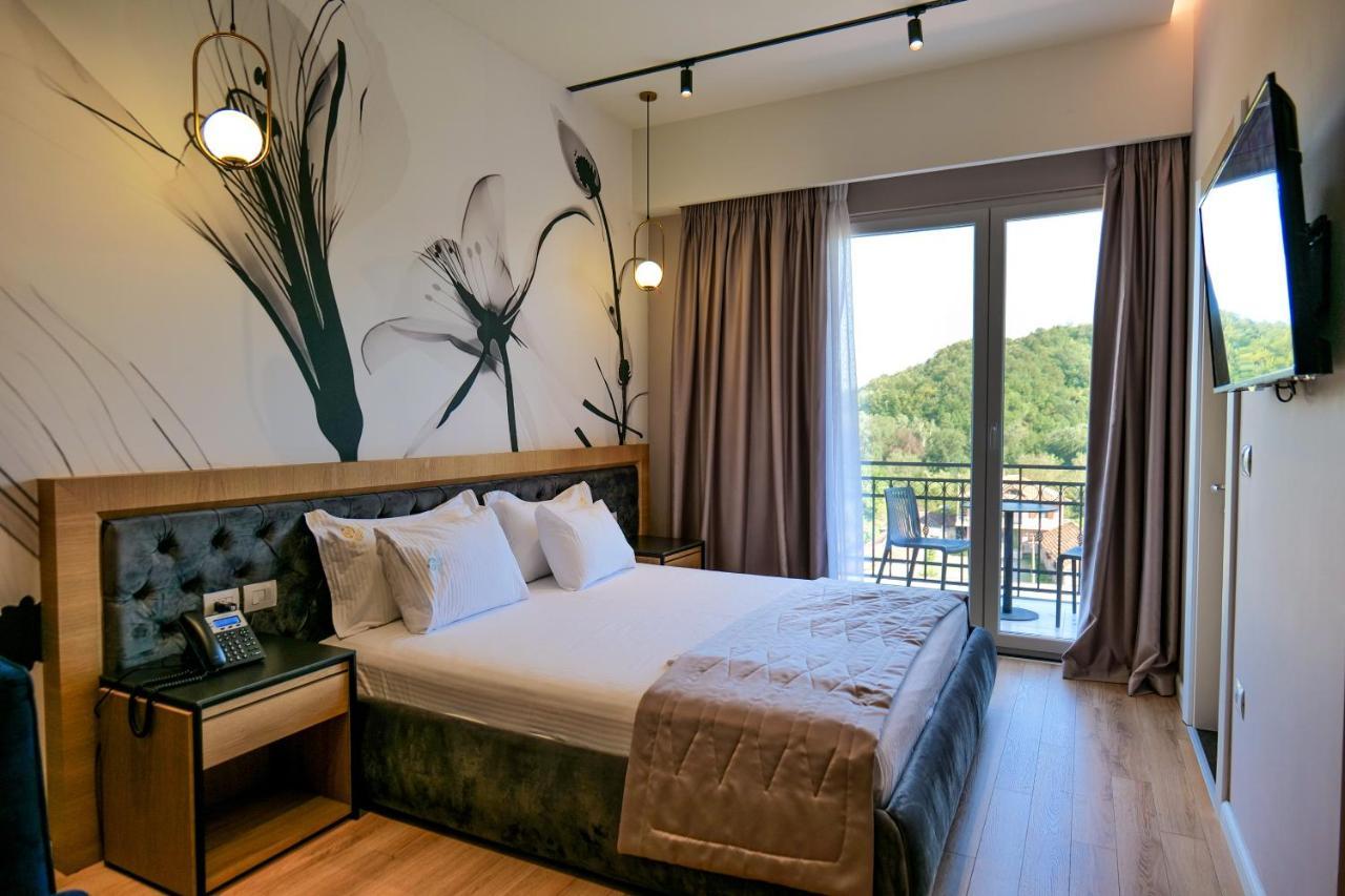 Lord Hotel Tirana Vorë Esterno foto