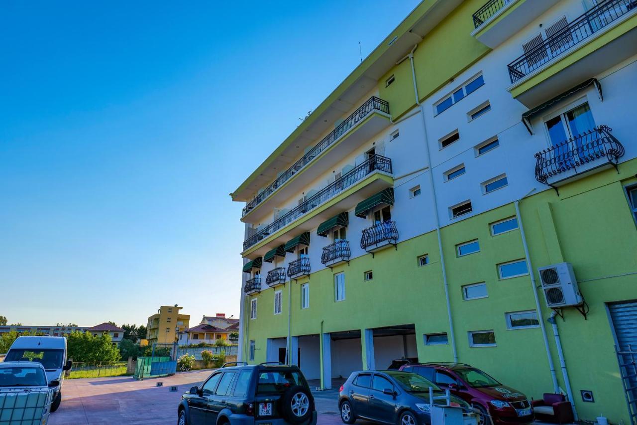 Lord Hotel Tirana Vorë Esterno foto