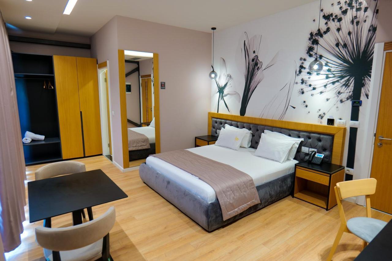 Lord Hotel Tirana Vorë Esterno foto