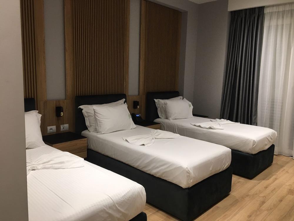 Lord Hotel Tirana Vorë Esterno foto